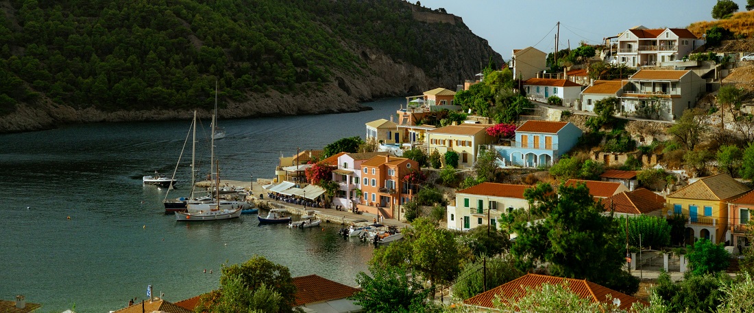 Housing in Greek City by Christian Harb