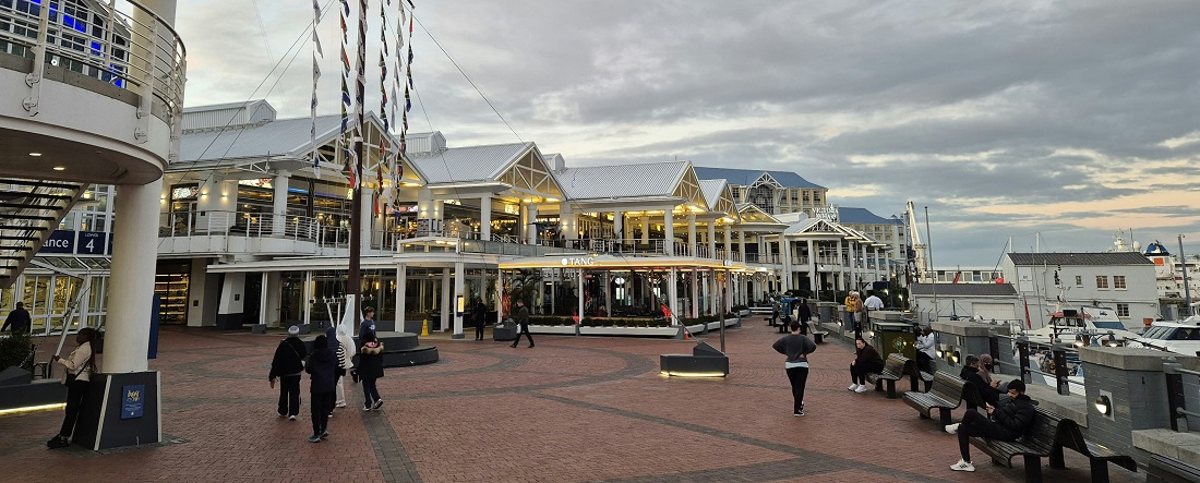 V&A Waterfront by Nico Smit