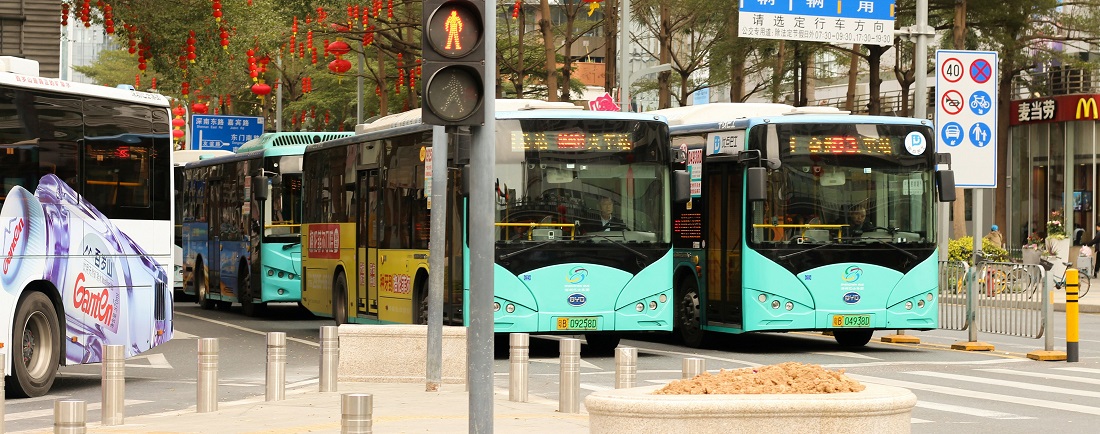 Public buses in Shenzhen by Enxyclo Studio