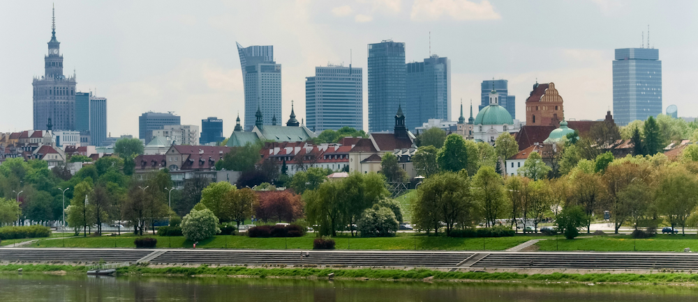 Greenery on the Riverside in Warsaw by Włodzimierz Jaworski on Unsplash