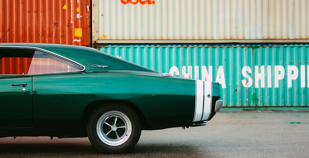 Shipping cars by Markus Spiske