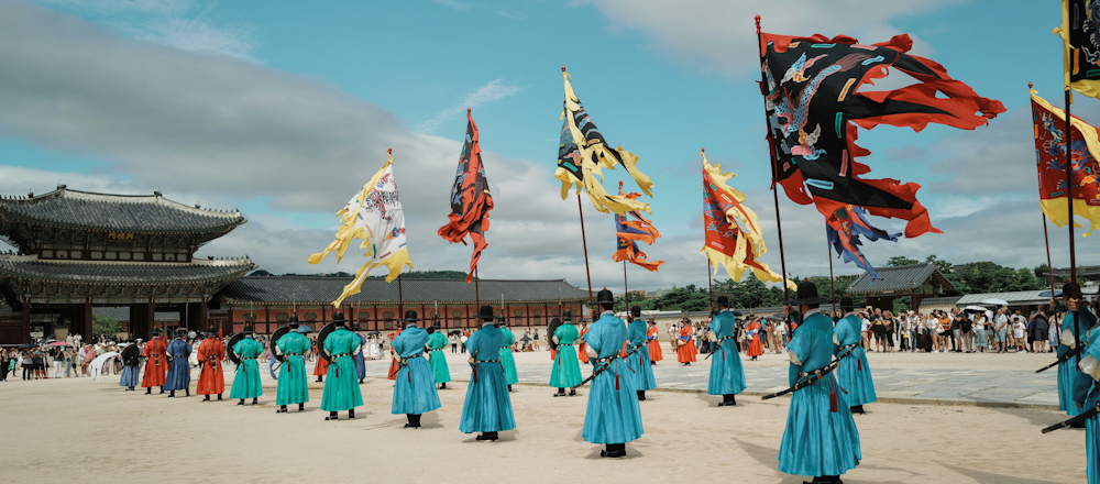 Changing of the Guard at Gyeongbokgung Palace in Seoul by Keisha Østergaard on Unsplash